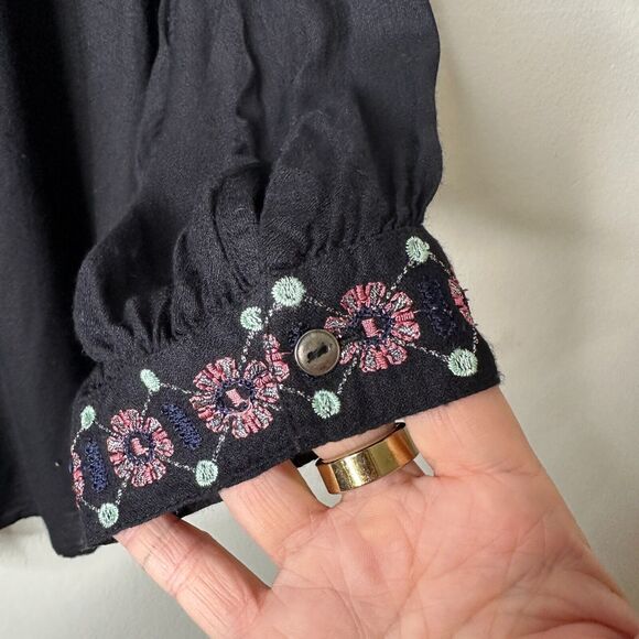 Velvet By Graham & Spencer Eva Black Peasant Top Pastel Embroidered Neck XS - Picture 7 of 16